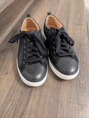 Vionic Black Leather And Suede Winny Sneakers